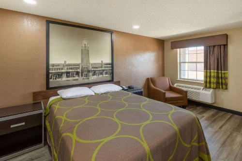 Super 8 by Wyndham Tulsa/Arpt/St Fairgrounds - image 18