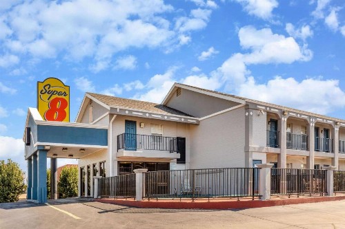 Super 8 by Wyndham Tulsa/Arpt/St Fairgrounds - image 19