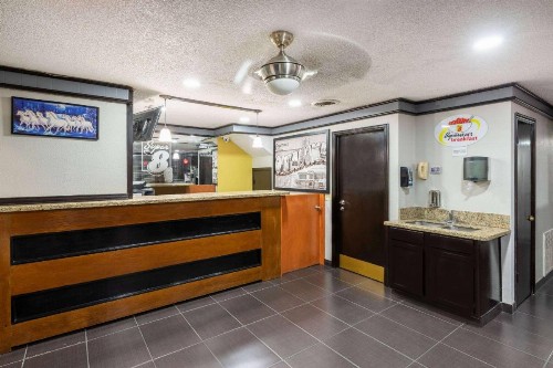 Super 8 by Wyndham Tulsa/Arpt/St Fairgrounds - image 21