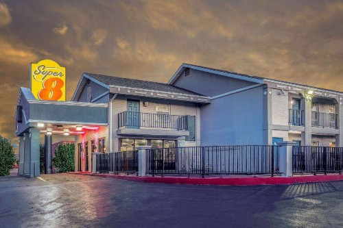 Super 8 by Wyndham Tulsa/Arpt/St Fairgrounds - image 22