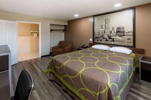 Super 8 by Wyndham Tulsa/Arpt/St Fairgrounds - image 26