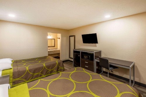 Super 8 by Wyndham Tulsa/Arpt/St Fairgrounds - image 32