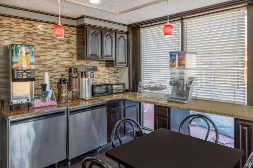 Super 8 by Wyndham Tulsa/Arpt/St Fairgrounds - image 5