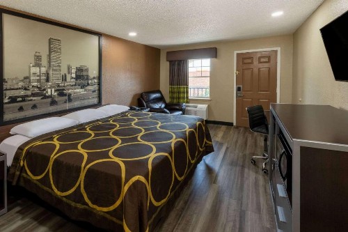 Super 8 by Wyndham Tulsa/Arpt/St Fairgrounds - image 8
