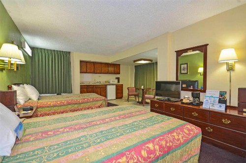 Days Inn by Wyndham Southern Hills/ORU - image 12