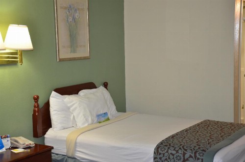 Days Inn by Wyndham Southern Hills/ORU - image 14