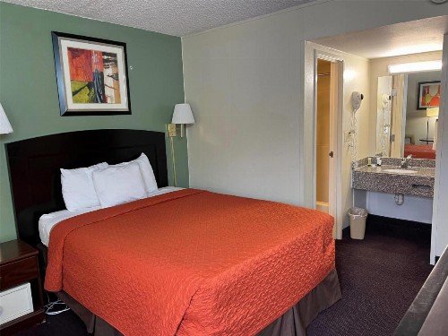Days Inn by Wyndham Southern Hills/ORU - image 18