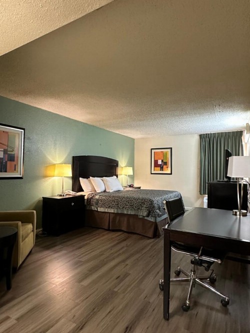 Days Inn by Wyndham Southern Hills/ORU - image 2