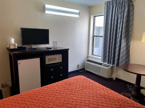 Days Inn by Wyndham Southern Hills/ORU - image 20