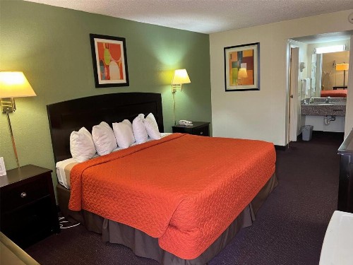Days Inn by Wyndham Southern Hills/ORU - image 25
