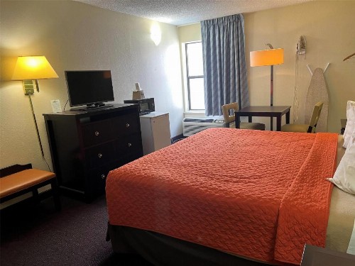 Days Inn by Wyndham Southern Hills/ORU - image 27