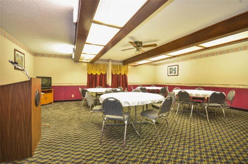 Days Inn by Wyndham Southern Hills/ORU - image 30