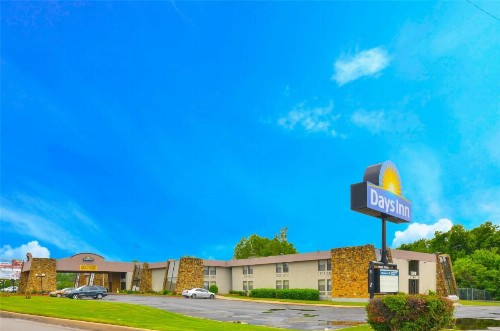 Days Inn by Wyndham Southern Hills/ORU - image 4