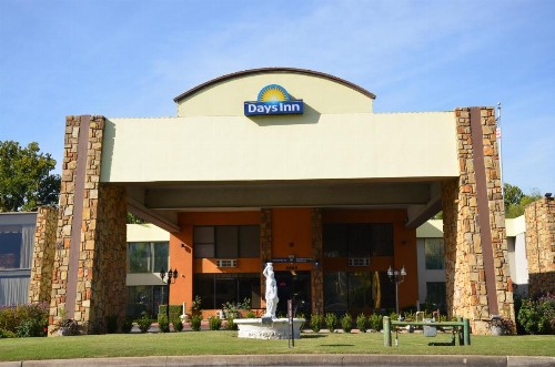 Days Inn by Wyndham Southern Hills/ORU - image 40