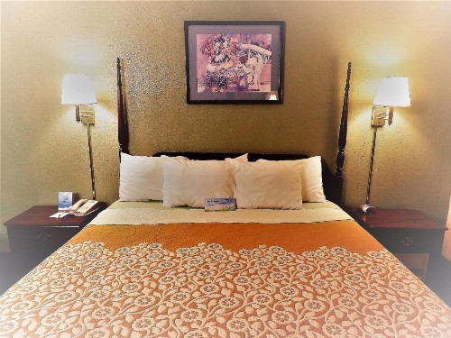 Days Inn by Wyndham Southern Hills/ORU - image 9