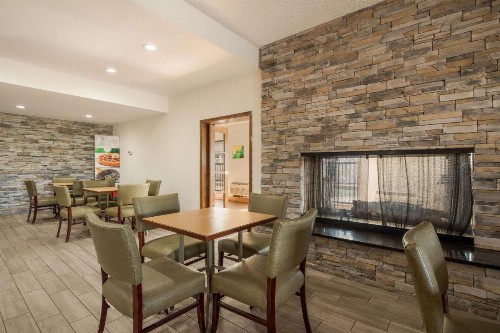 Quality Inn Tulsa Central - image 30