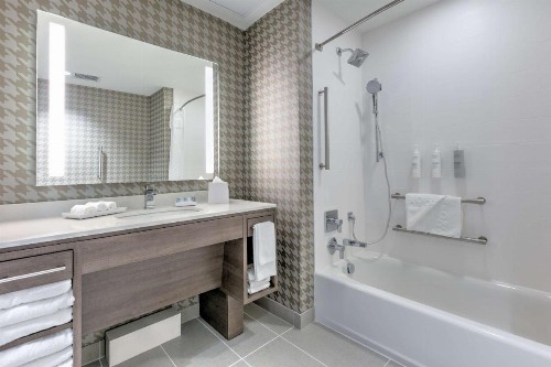 Clarion Inn Tulsa International Airport - image 13