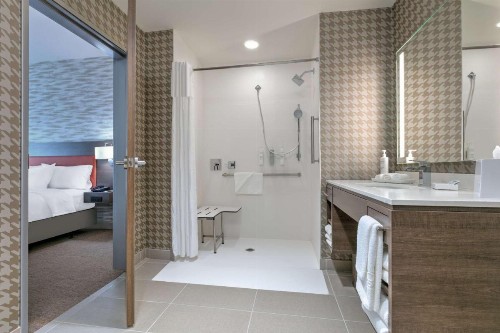 Clarion Inn Tulsa International Airport - image 30