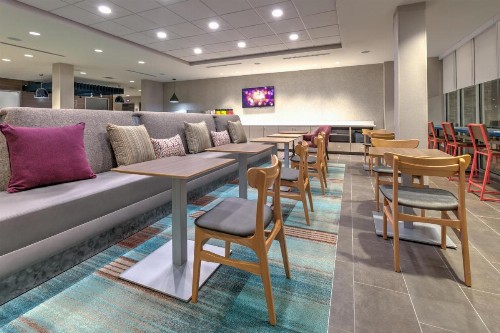 Clarion Inn Tulsa International Airport - image 43