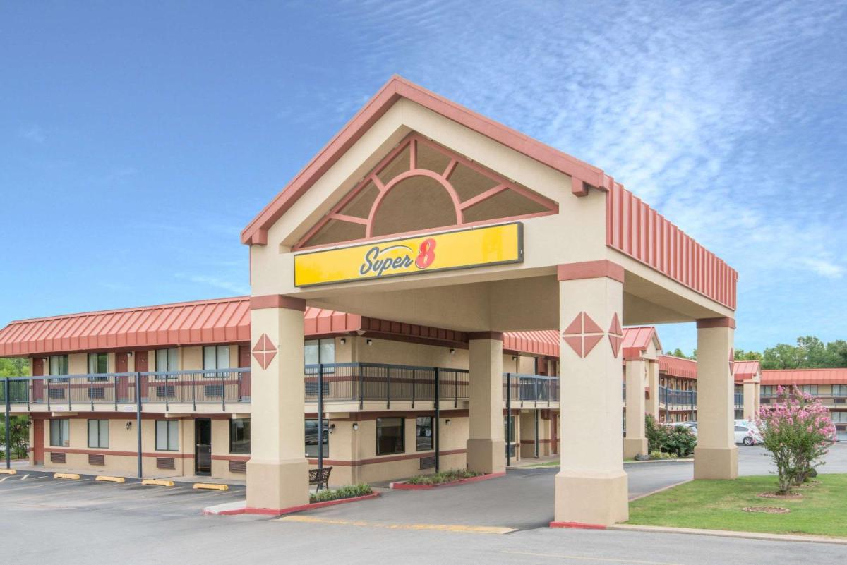 Super 8 by Wyndham Tulsa - main image