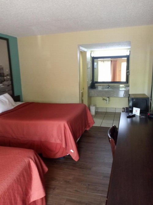 Super 8 by Wyndham Tulsa - image 22