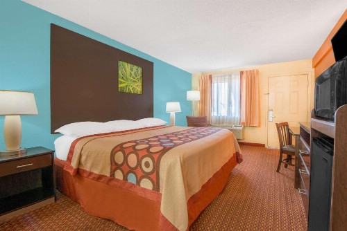 Super 8 by Wyndham Tulsa - image 23