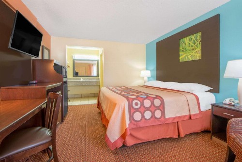 Super 8 by Wyndham Tulsa - image 27