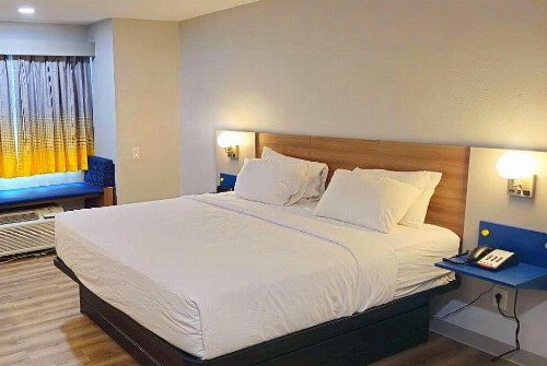 Microtel Inn & Suites by Wyndham Tulsa East - image 13