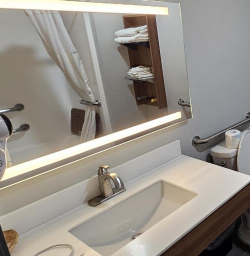 Microtel Inn & Suites by Wyndham Tulsa East - image 16