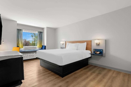 Microtel Inn & Suites by Wyndham Tulsa East - image 17