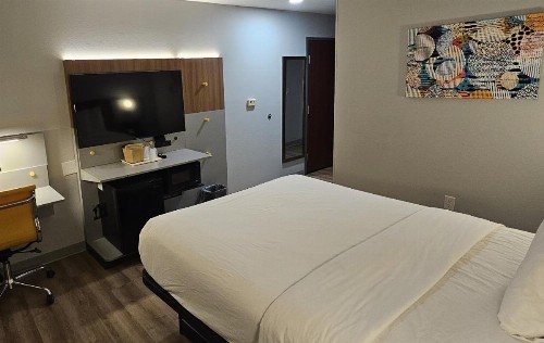 Microtel Inn & Suites by Wyndham Tulsa East - image 20