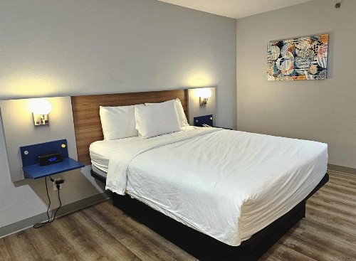 Microtel Inn & Suites by Wyndham Tulsa East - image 22