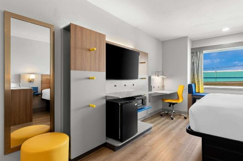 Microtel Inn & Suites by Wyndham Tulsa East - image 27