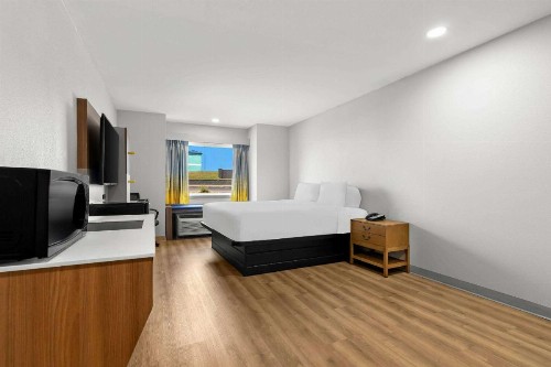 Microtel Inn & Suites by Wyndham Tulsa East - image 32