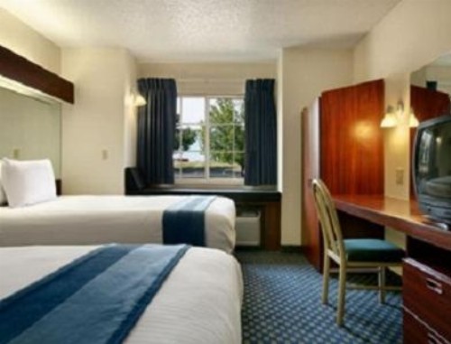 Microtel Inn & Suites by Wyndham Tulsa East - image 33