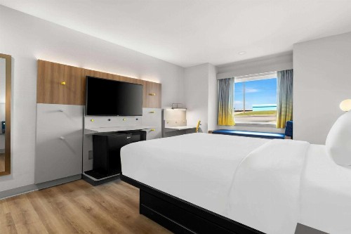 Microtel Inn & Suites by Wyndham Tulsa East - image 34