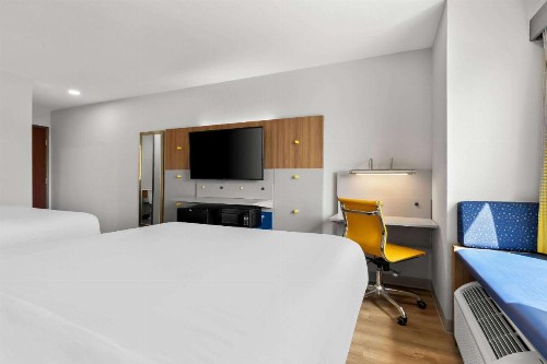 Microtel Inn & Suites by Wyndham Tulsa East - image 38