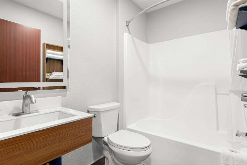 Microtel Inn & Suites by Wyndham Tulsa East - image 39