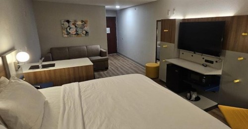 Microtel Inn & Suites by Wyndham Tulsa East - image 41