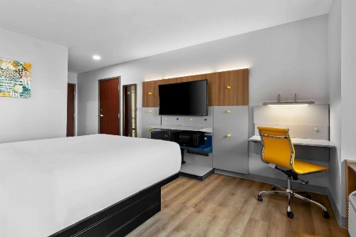 Microtel Inn & Suites by Wyndham Tulsa East - image 42