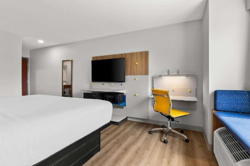 Microtel Inn & Suites by Wyndham Tulsa East - image 43
