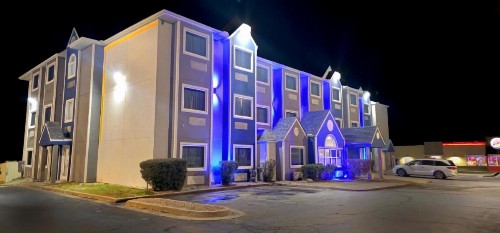 Microtel Inn & Suites by Wyndham Tulsa East - image 50