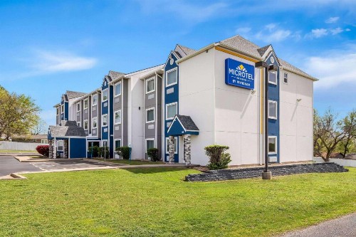 Microtel Inn & Suites by Wyndham Tulsa East - image 6