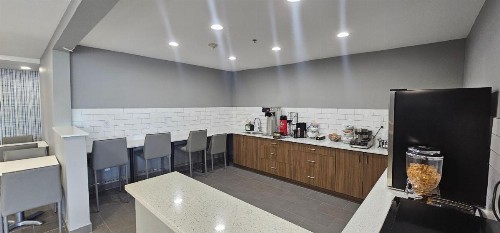 Microtel Inn & Suites by Wyndham Tulsa East - image 9