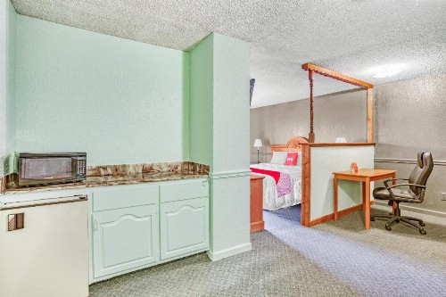 OYO Townhouse Tulsa Woodland Hills - image 15