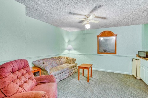 OYO Townhouse Tulsa Woodland Hills - image 16