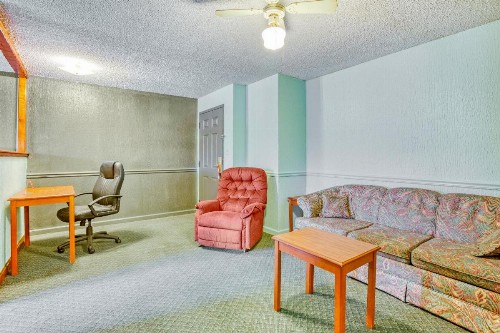 OYO Townhouse Tulsa Woodland Hills - image 17