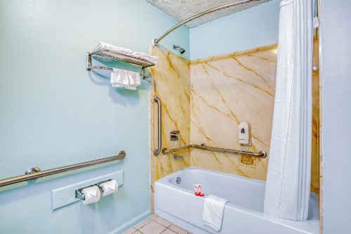 OYO Townhouse Tulsa Woodland Hills - image 18