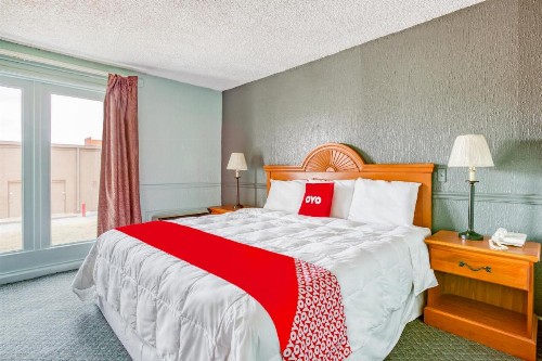 OYO Townhouse Tulsa Woodland Hills - image 20