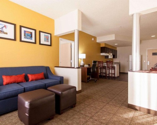 Comfort Suites Central / I-44 - image 16